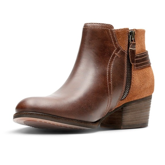 Clarks Maypearl Lilac Dark Tan Cushion Footbed Booties Sz 8.5 - Picture 4 of 16